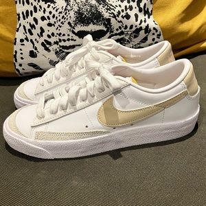 NWOB: Nike Blazer Low - White - US 6